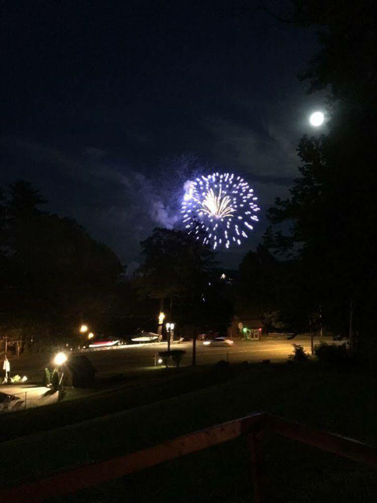 Rock Castle Resort Lake George Esterno foto