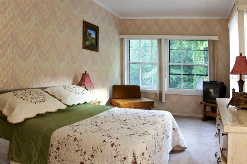 Rock Castle Resort Lake George Esterno foto